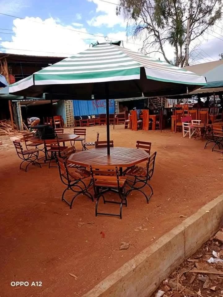 6 seater with metallic and wooden chairs